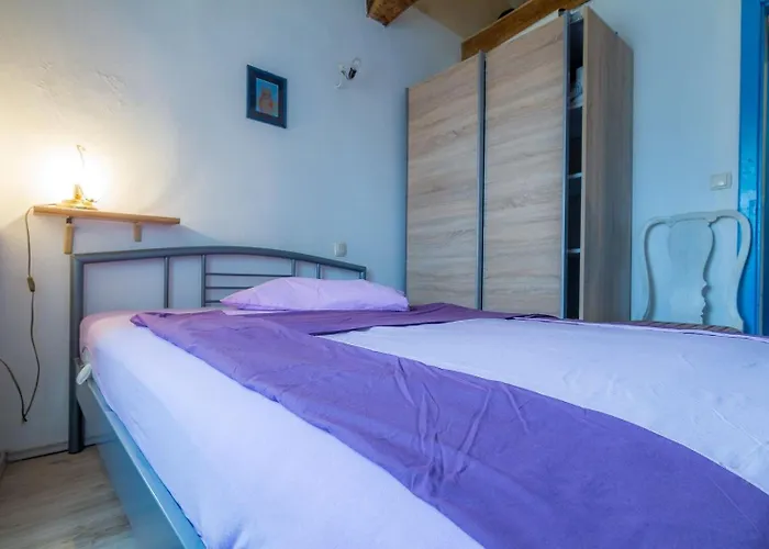 Semesterbostad House Andeli